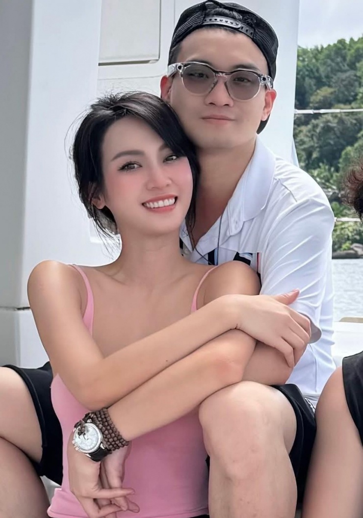 Ảnh sao 12/11: Chồng cũ Diệp Lâm Anh ôm ấp á hậu Vũ Thúy Quỳnh - 1