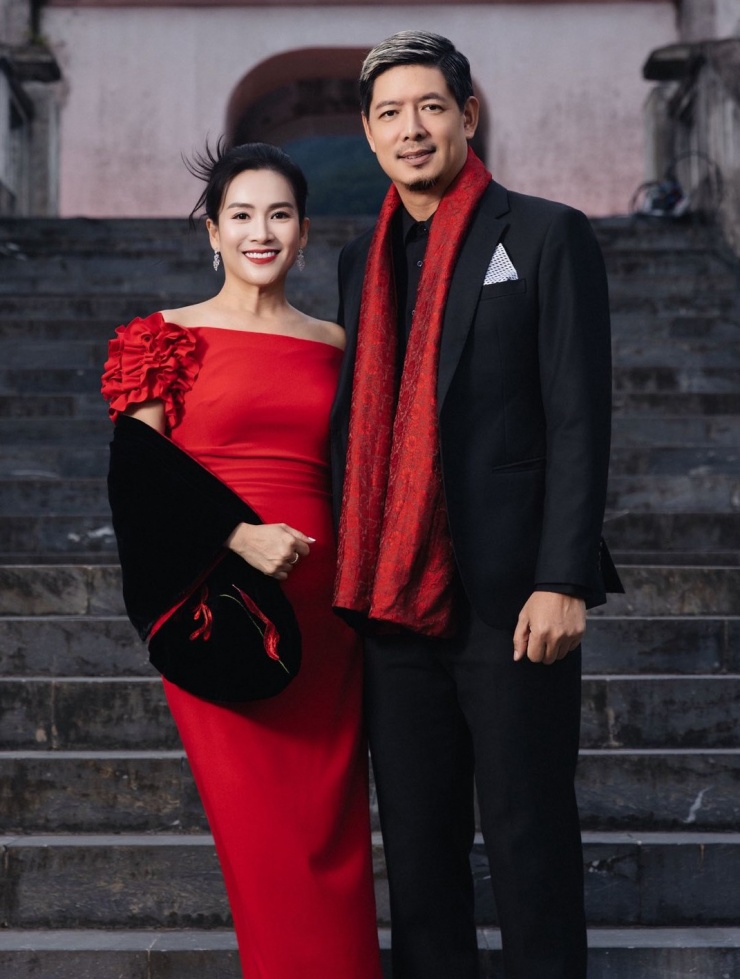 Ảnh sao 12/11: Chồng cũ Diệp Lâm Anh ôm ấp á hậu Vũ Thúy Quỳnh - 4