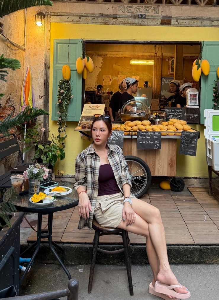 Ảnh sao 12/11: Chồng cũ Diệp Lâm Anh ôm ấp á hậu Vũ Thúy Quỳnh - 6