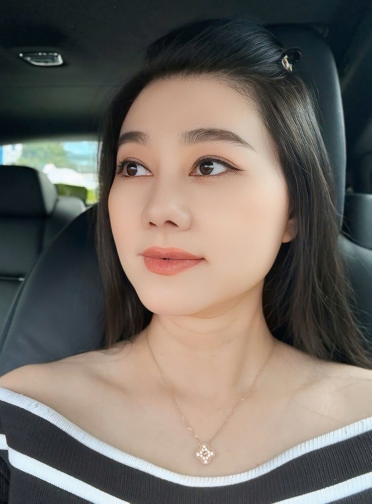 Ảnh sao 12/11: Chồng cũ Diệp Lâm Anh ôm ấp á hậu Vũ Thúy Quỳnh - 11