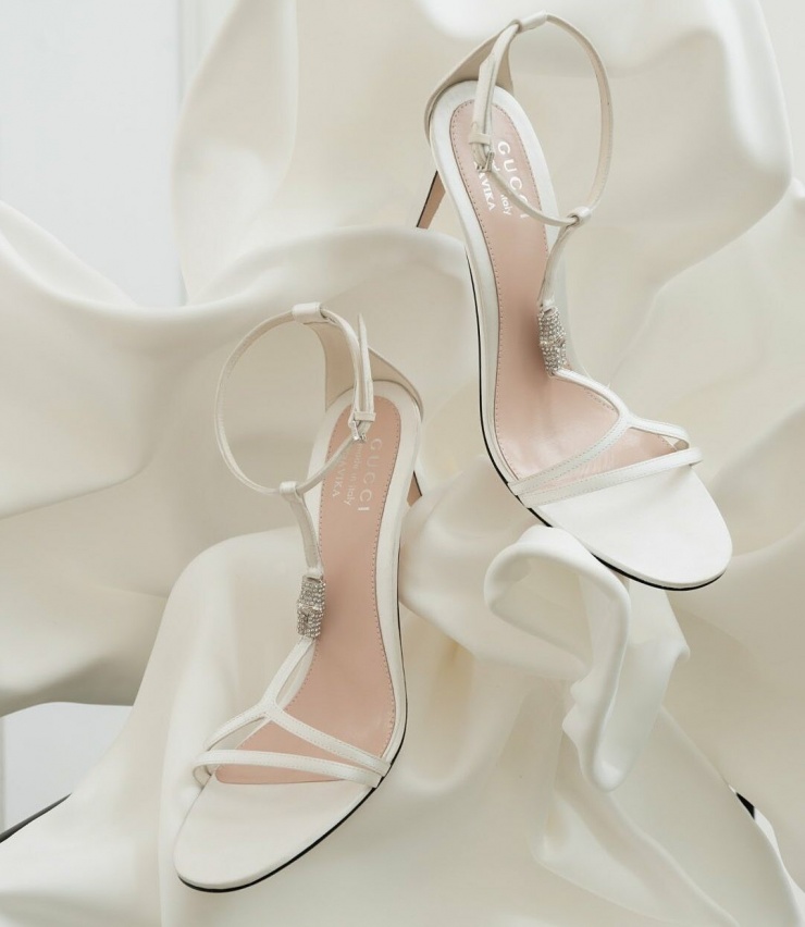 Mai Davika diện váy cưới đính 1.700 cánh bướm - 6