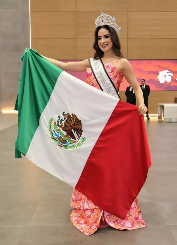 Đại diện Mexico - Natalia Garibay là ứng viên sáng giá của khu vực châu Mỹ. Người đẹp 25 tuổi, là người mẫu và có bằng cử nhân Tiếp thị và Quan hệ công chúng.