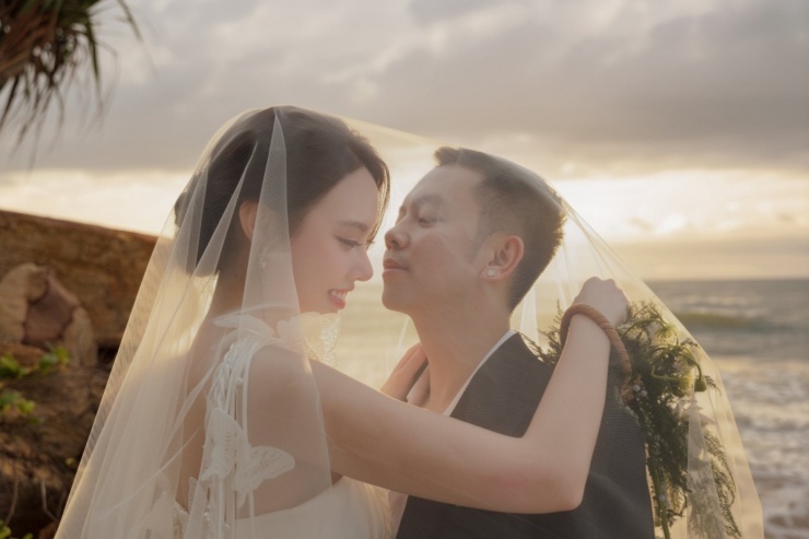 Người đẹp cho biết chọn biển để chụp ảnh cưới vì cả hai đều yêu thích thiên nhiên.