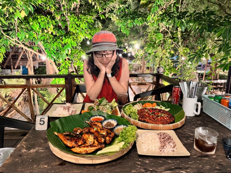 Một bữa ăn ở nhà hàng đẹp gần khách sạn chỉ có giá khoảng 26 USD (hơn 680.000 đồng), gồm 3-4 món được phục vụ với khẩu phần đầy ắp&nbsp;