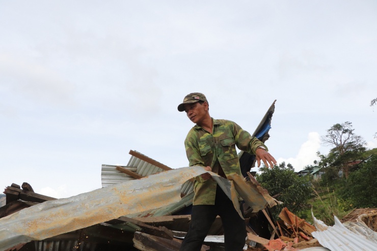 Cận cảnh vụ sạt lở núi kinh hoàng, cuốn phăng 6 ngôi nhà ở xã vùng cao Đà Nẵng - 1