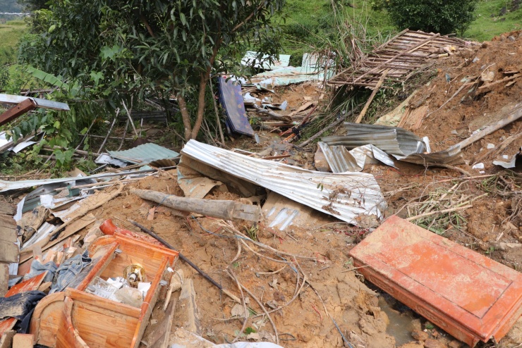 Cận cảnh vụ sạt lở núi kinh hoàng, cuốn phăng 6 ngôi nhà ở xã vùng cao Đà Nẵng - 12