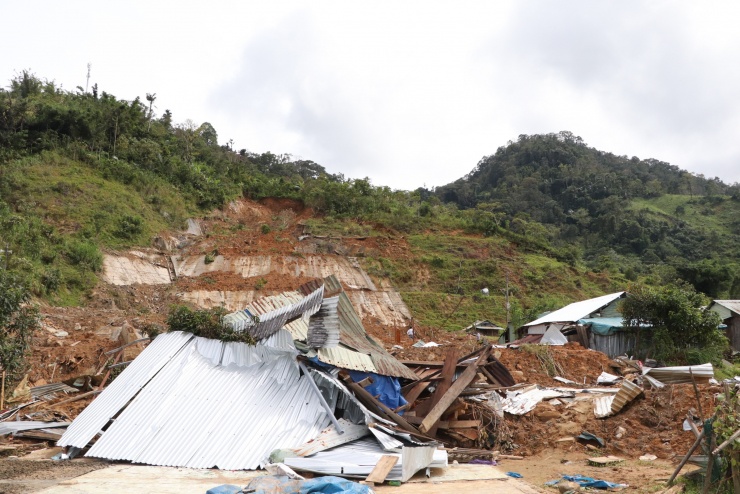 Cận cảnh vụ sạt lở núi kinh hoàng, cuốn phăng 6 ngôi nhà ở xã vùng cao Đà Nẵng - 16