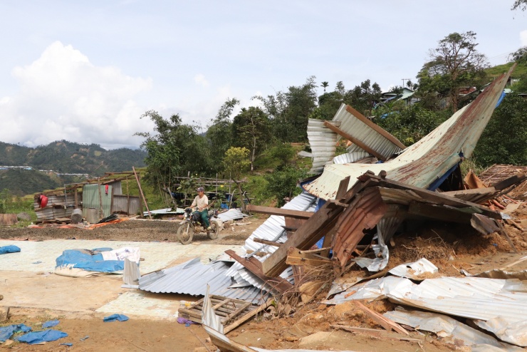 Cận cảnh vụ sạt lở núi kinh hoàng, cuốn phăng 6 ngôi nhà ở xã vùng cao Đà Nẵng - 19