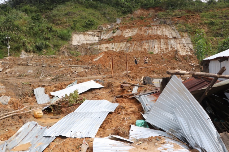 Cận cảnh vụ sạt lở núi kinh hoàng, cuốn phăng 6 ngôi nhà ở xã vùng cao Đà Nẵng - 20