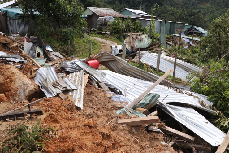 Khung cảnh tan hoang