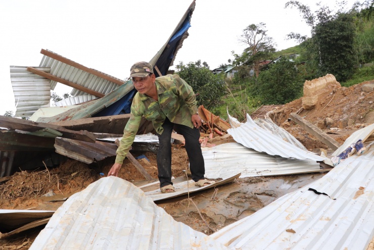 Cận cảnh vụ sạt lở núi kinh hoàng, cuốn phăng 6 ngôi nhà ở xã vùng cao Đà Nẵng - 24