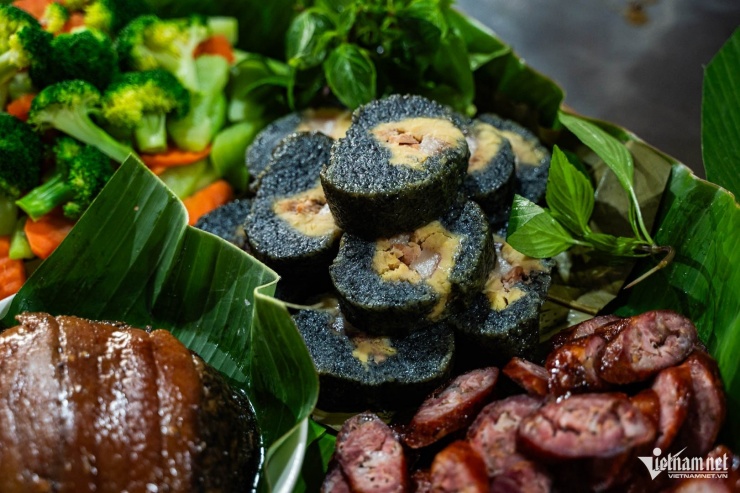 Bánh chưng đen là một món ăn không thể thiếu trong mâm cỗ ở Bắc Sơn, Lạng Sơn