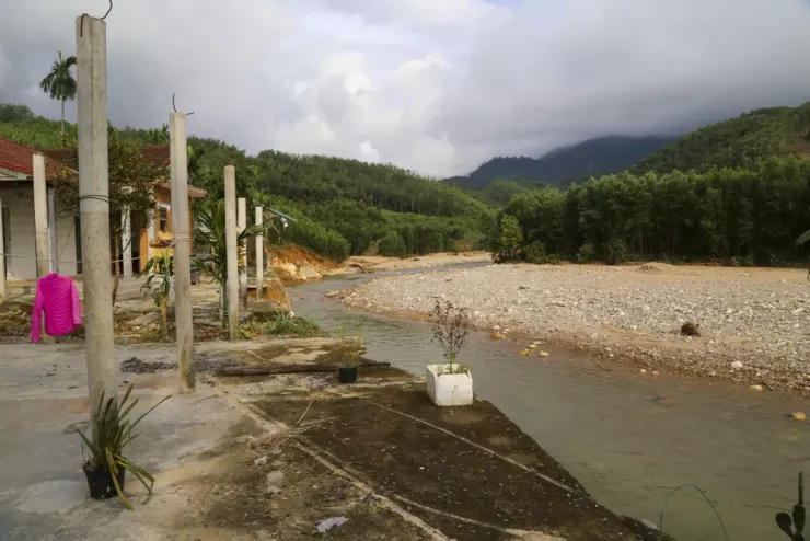 Lũ dữ như sóng thần ập về, cuốn phăng nhà cửa trong chốc lát - 10