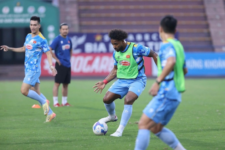 Sốc với giá vé trận Lào gặp đội tuyển Việt Nam: chưa bằng một suất xôi sáng - 1