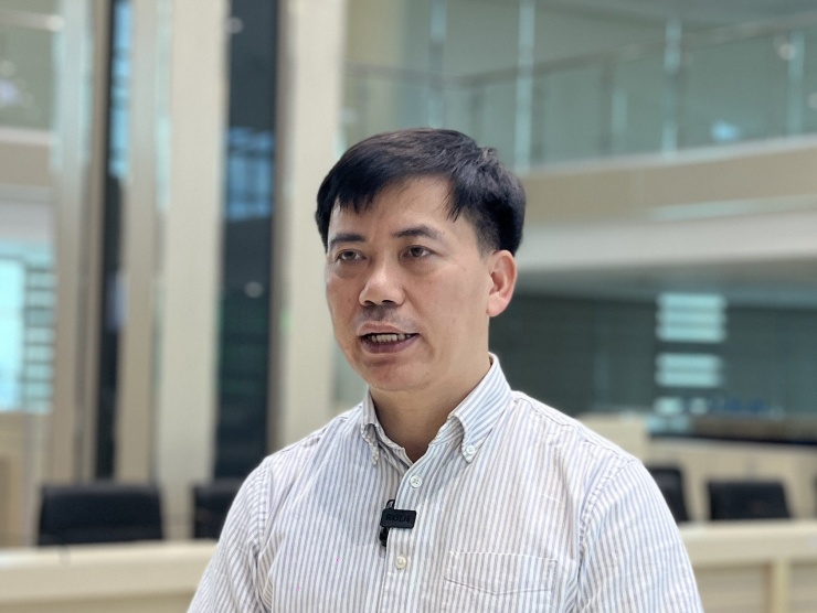 Ông Nguyễn Văn Hưởng cho biết, đợt không khí lạnh mạnh khiến miền Bắc chuyển rét. Ảnh: H.L