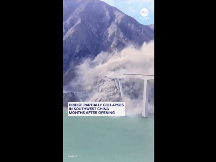 Khoảnh khắc sập cầu mới xây tại nhà máy thủy điện Trung Quốc