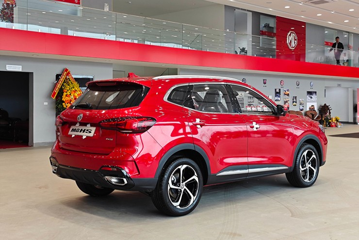 MG HS bản LUX sau giảm giá chỉ còn khoảng 604 triệu đồng.