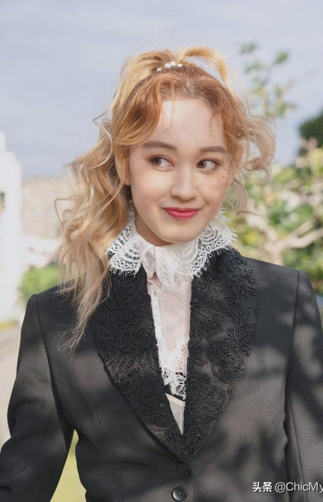 Nữ ca sĩ là con gái của danh ca Hoàng Phẩm Nguyên.&nbsp;