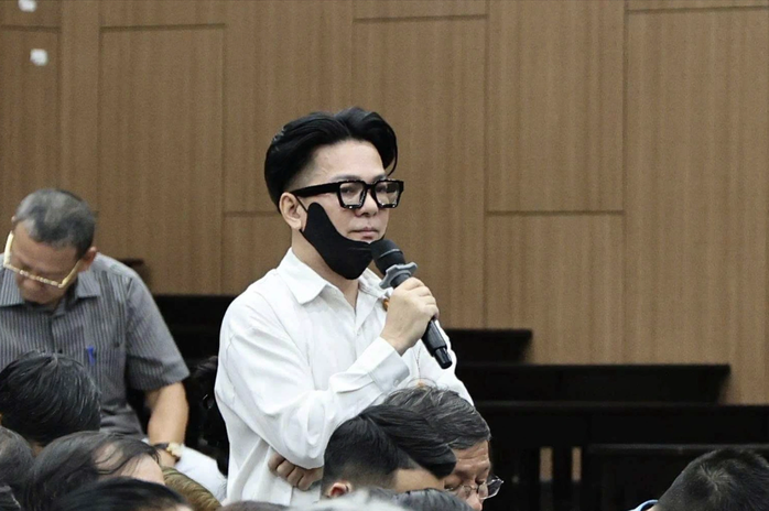 Ca sĩ Vũ Hà phát biểu tại phiên toà