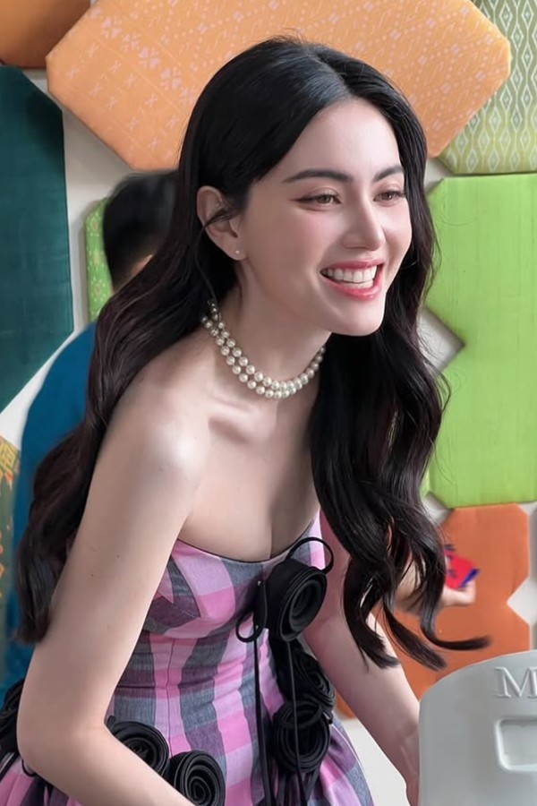 Trước khi là cô dâu tháng 11 lộng lẫy xinh đẹp, "ma nữ" Mai Davika đã là ngọc nữ xinh đẹp trong làng giải trí Thái Lan.