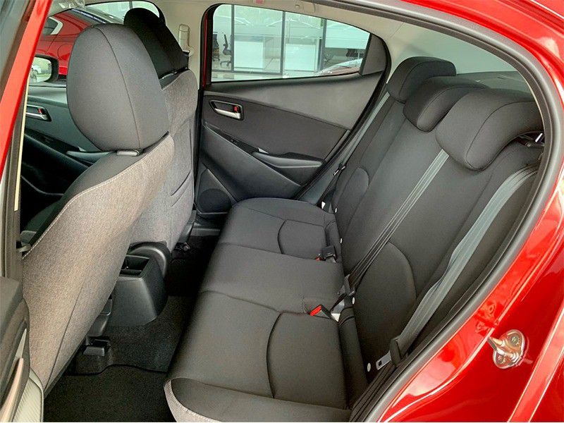 Ưu điểm nổi bật của xe là nội thất đơn, trang bị hàng đầu trong phân khúc.