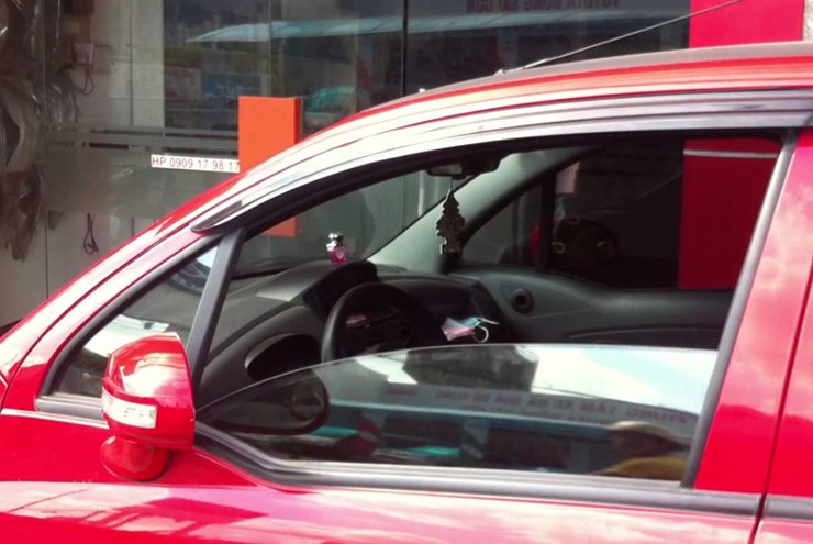 Nhưng đừng quên hạ cửa kính khi lái xe mới để bảo vệ sức khỏe của mình và người trong xe.