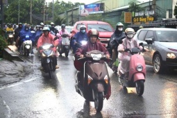 Tin tức trong ngày - Thời tiết hôm nay: TP HCM bất ngờ mưa lớn, sấm sét khắp nơi
