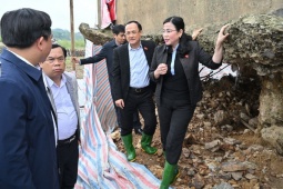 Tin tức trong ngày - Đại biểu Quốc hội khảo sát trực tiếp cầu Sông Lô, chỉ ra loạt lỗ hổng pháp lý