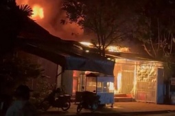 Tin tức trong ngày - CLIP: Cháy nhà lúc rạng sáng, 2 mẹ con thương vong