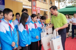 “Chubb Life – Vì Tương Lai Em” mang yêu thương đến học sinh Thái Nguyên