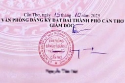 Giám đốc Văn phòng Đăng ký đất đai Cần Thơ không biết giải thích sao vì chữ ký xưa giờ vậy