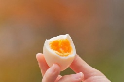 Bác sĩ tim mạch khuyên ăn trứng mỗi ngày để sống thọ