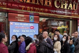 Người cao tuổi xếp hàng mua 2 chỉ vàng, tiếc nuối vì đến lượt lại không thể thanh toán