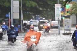 Cứ mưa là ngập, giá căn hộ 'khu nhà giàu' vẫn chạm 300 triệu đồng/m2