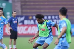 Sốc với giá vé trận Lào gặp đội tuyển Việt Nam: chưa bằng một suất xôi sáng