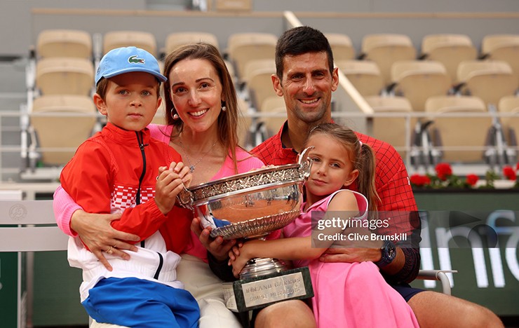 Gia đình nhỏ hạnh phúc của Djokovic với Jelena và hai con