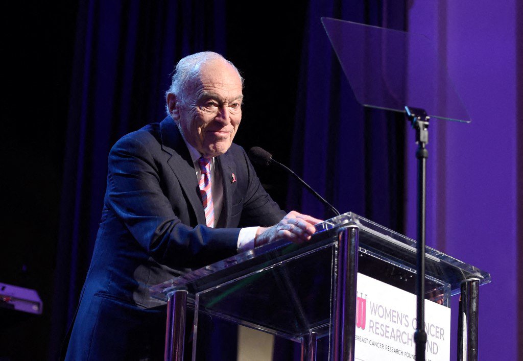 Lauder, người được Bảo tàng Nghệ thuật Whitney của Mỹ đặt tên cho tòa nhà của mình tại Khu Meatpacking của Thành phố New York, được nhiều người coi là ví dụ điển hình của một nhà sưu tập theo trường phái cũ. 