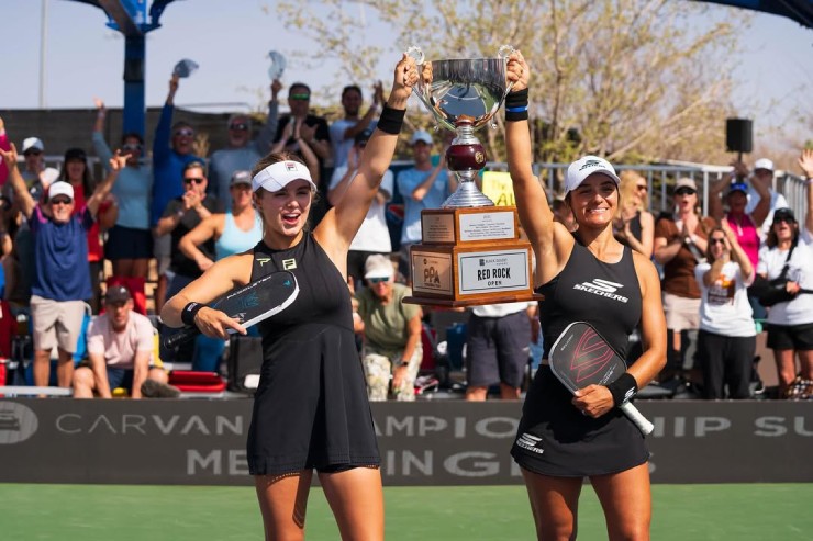 Anna (bên trái) đánh đơn giỏi, đánh đôi cũng tài