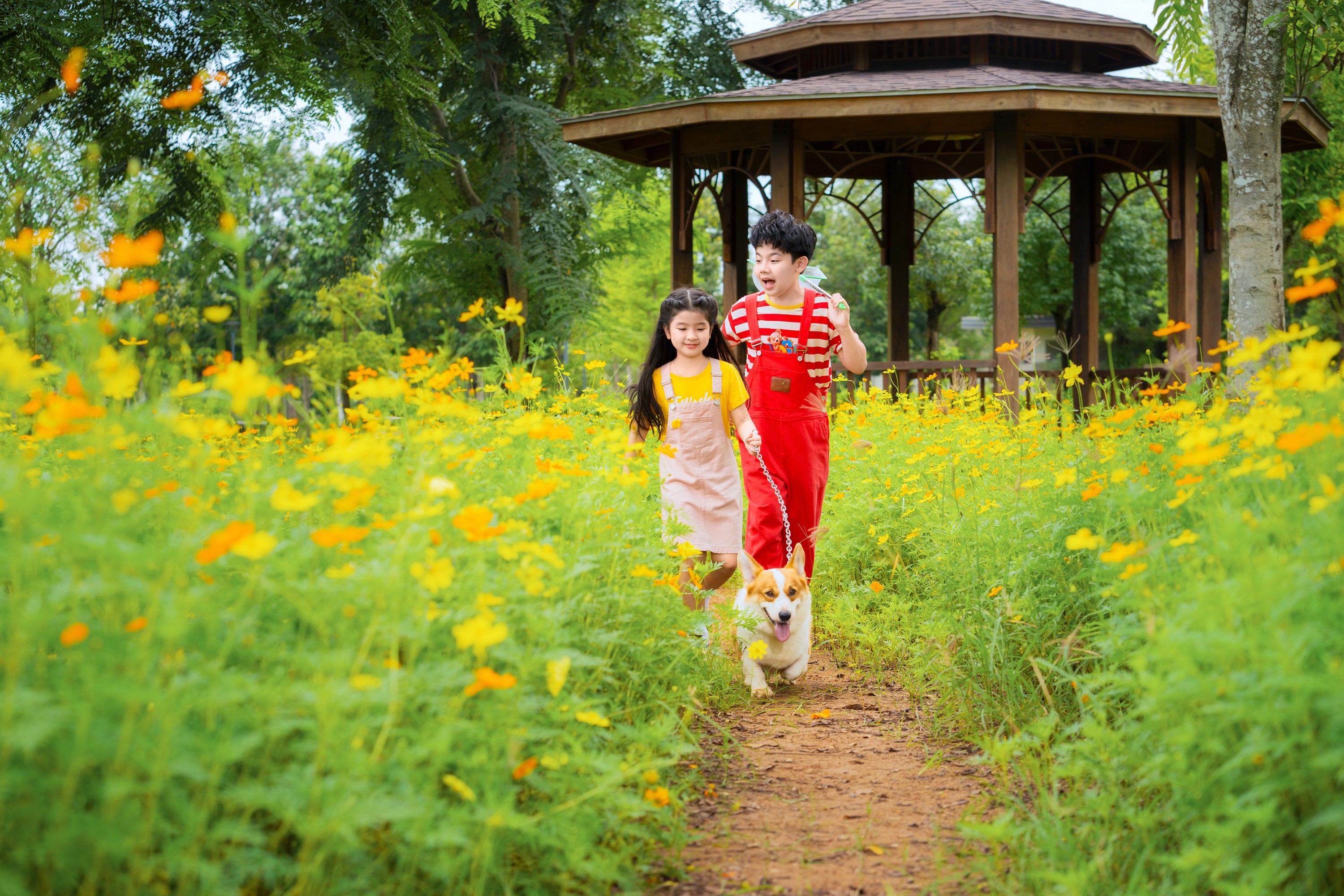 Bao quanh bởi sắc xanh thiên nhiên, mỗi khoảnh khắc bên nhau của gia đình trở nên ý nghĩa hơn, vừa thư thái, vừa tràn đầy năng lượng mới.