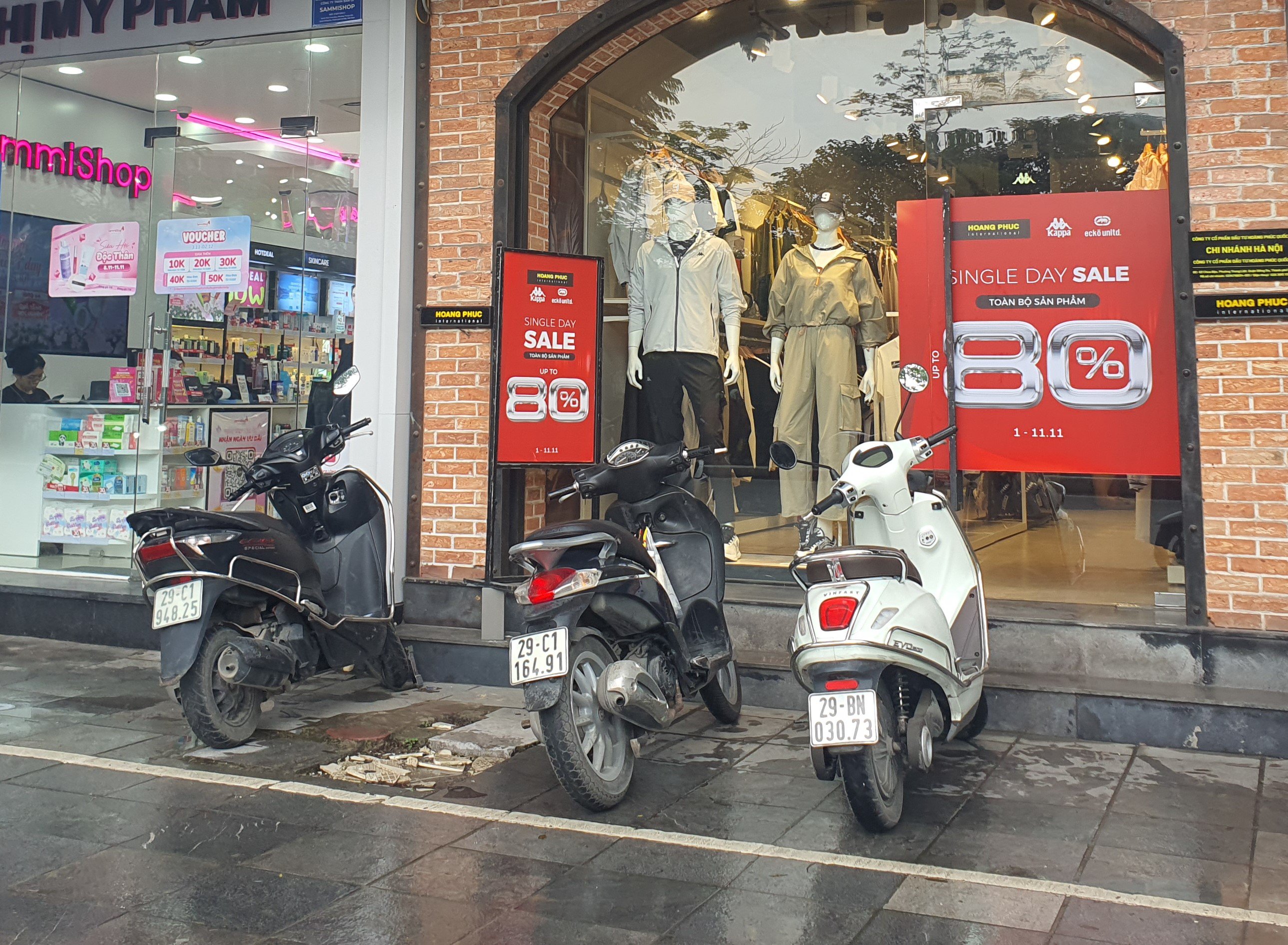 Nên liệt kê ra những món đồ nào cần mua và muốn mua trước khi mua sắm để tránh sa đà vào mua những đồ không cần thiết.