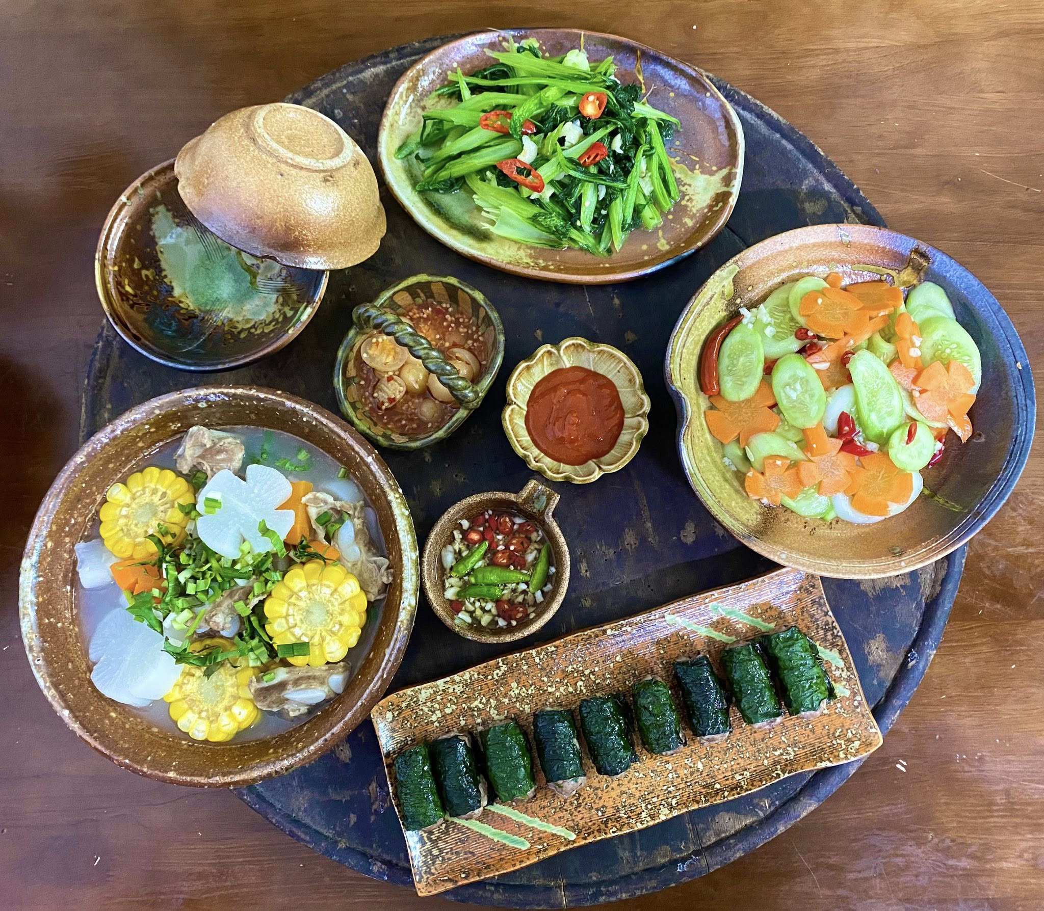 Chả bò lá lốt - Canh sườn củ quả - Rau cải mèo xào tỏi - Nộm dưa chuột