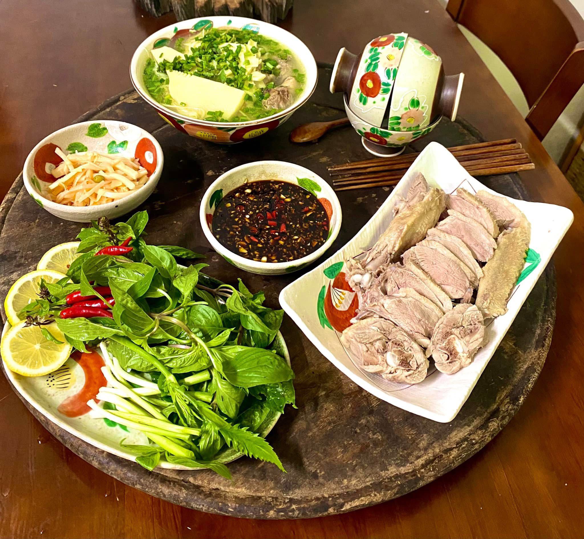 Ngan luộc - Canh măng tiết 