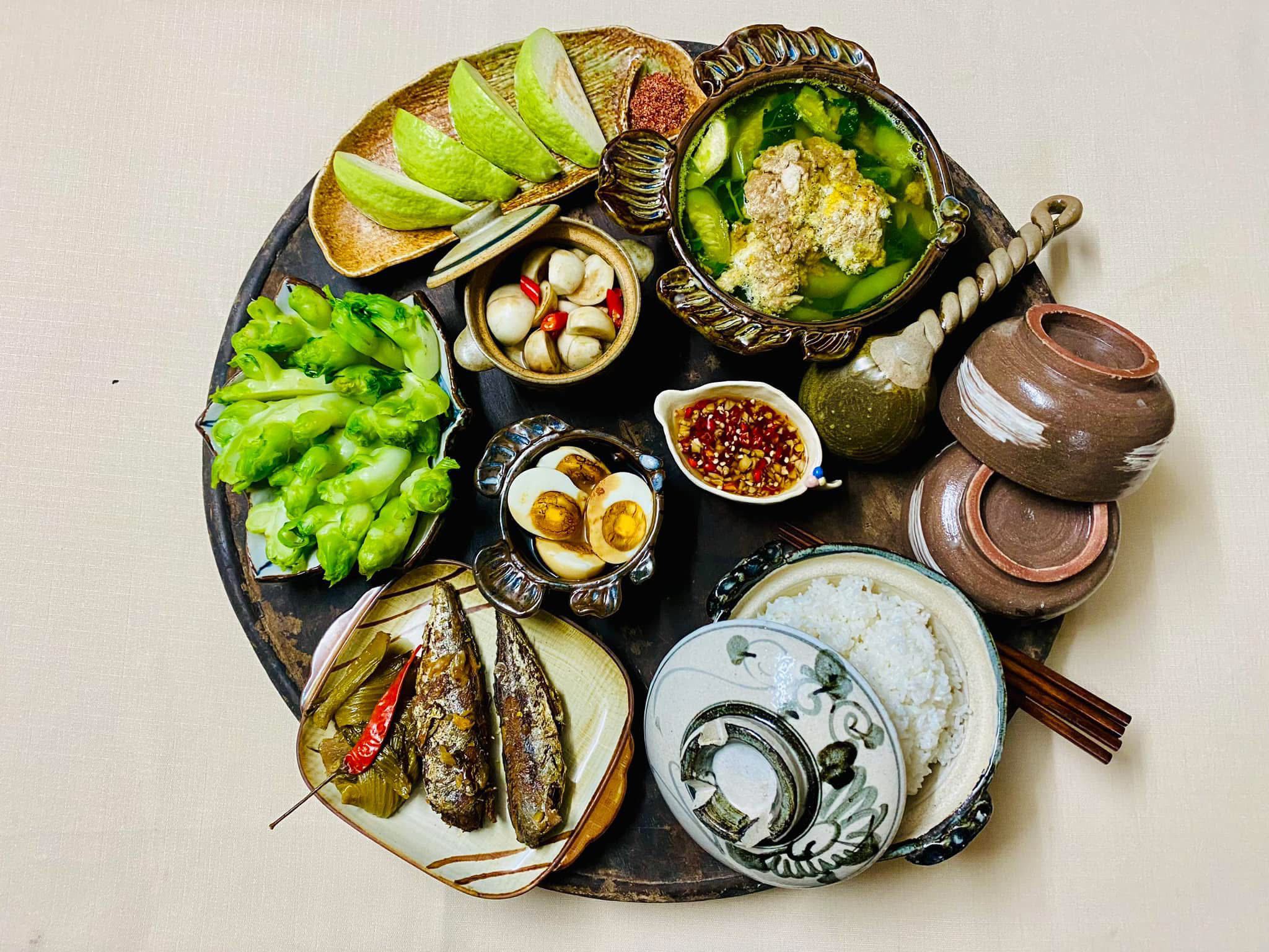 Cá nục kho dưa - Canh cua mùng tơi mướp - Mầm đá luộc chấm trứng