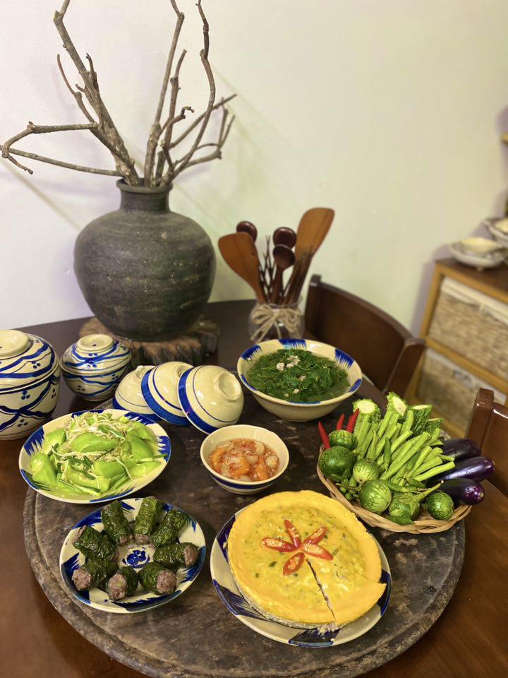 Mắm chưng - Canh rau ngót thịt bằm - Mướp xào giá - Chả bò lá lốt