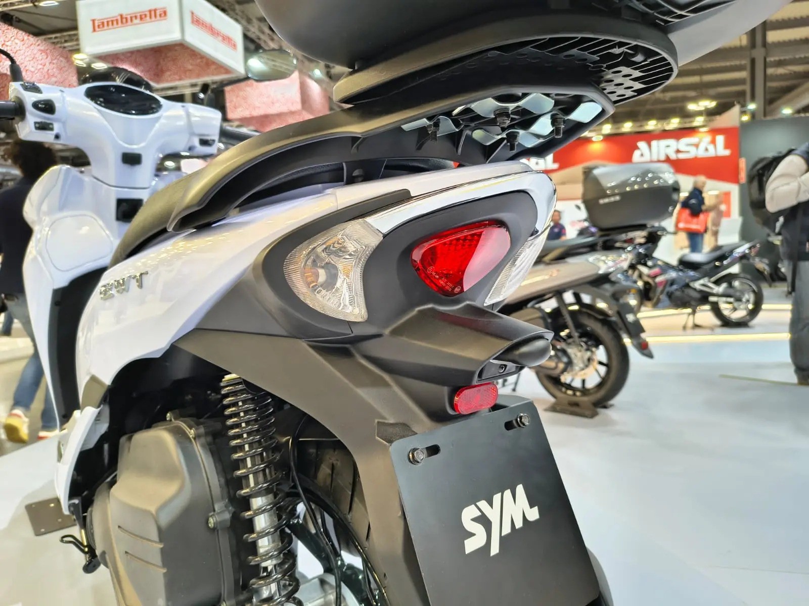 Xe ga mới của SYM động cơ tiết kiệm, nhiều tiện ích thông minh - 4