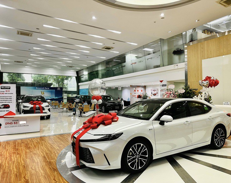 Nhiều hãng xe liên tục tung ra chương trình ưu đãi, giảm giá cả trăm triệu đồng nhiều mẫu xe