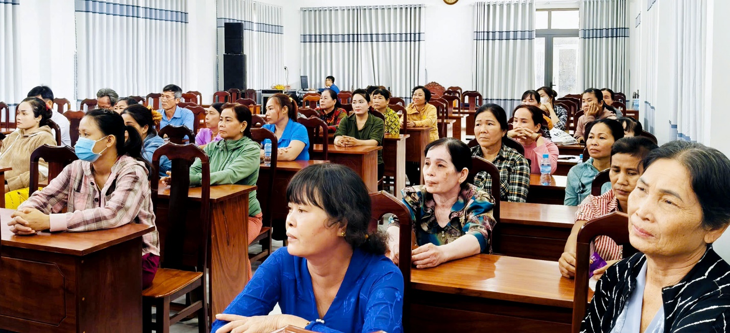 Trong năm 2025, chương trình “Trao quyền cho phụ nữ” hỗ trợ vốn vay không lãi suất cho 100 hộ phụ nữ nghèo, cận nghèo hoặc có hoàn cảnh khó khăn tại ba xã Đông Thành, Mỹ Quý và Nhơn Hòa Lập, tỉnh Tây Ninh (Long An cũ).