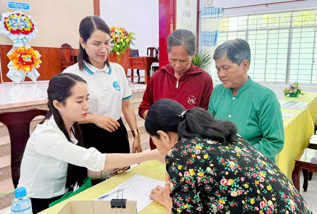 Hội LHPN các cấp tỉnh Tây Ninh thực hiện kiểm tra và giám sát việc sử dụng nguồn vốn để đảm bảo hiệu quả và minh bạch.