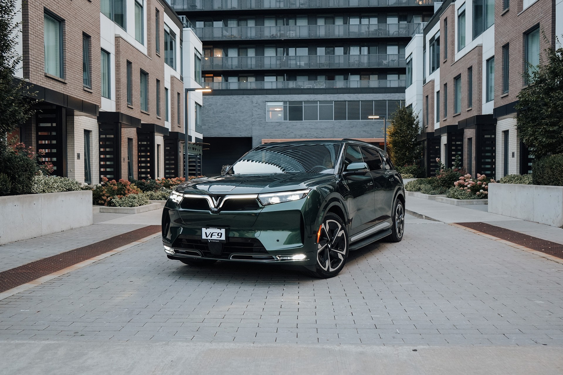 Hơn 20.000 xe bán ra trong tháng 10 và hơn 124.000 xe sau 10 tháng là những con số chưa từng có tiền lệ tại thị trường ô tô Việt Nam.