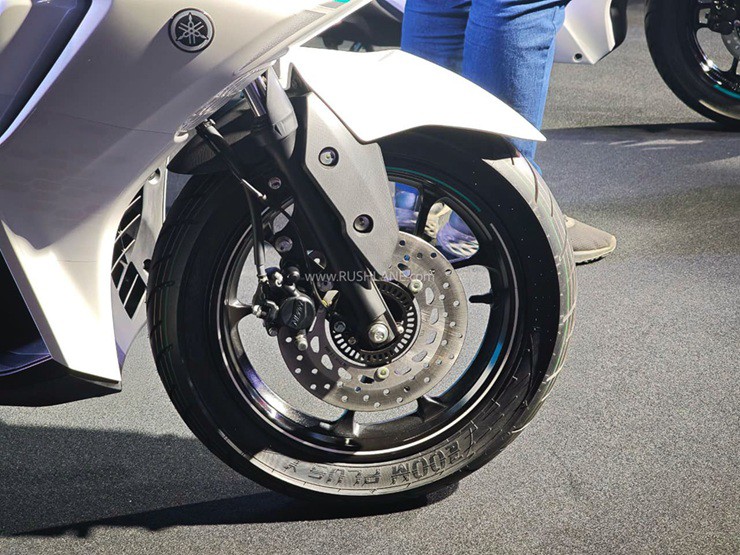 Yamaha ra mắt xe máy điện Aerox E: Sẵn sàng "khuấy động" thị trường xe điện - 7